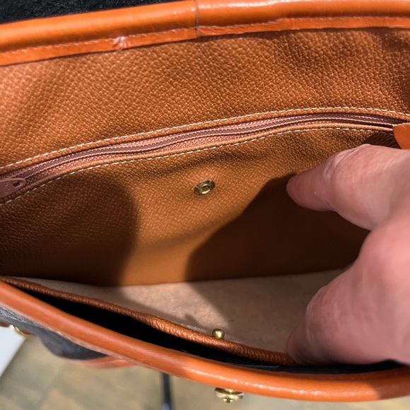 Dooney & Bourke Vintage Black Pebbled Leather Crossbody Bag with Brass Hardware - Picture 11 of 15